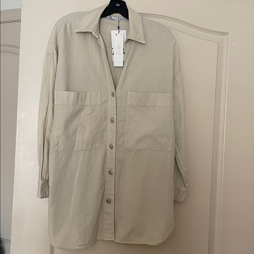 NWT, Zara women’s Beige Button down tunic